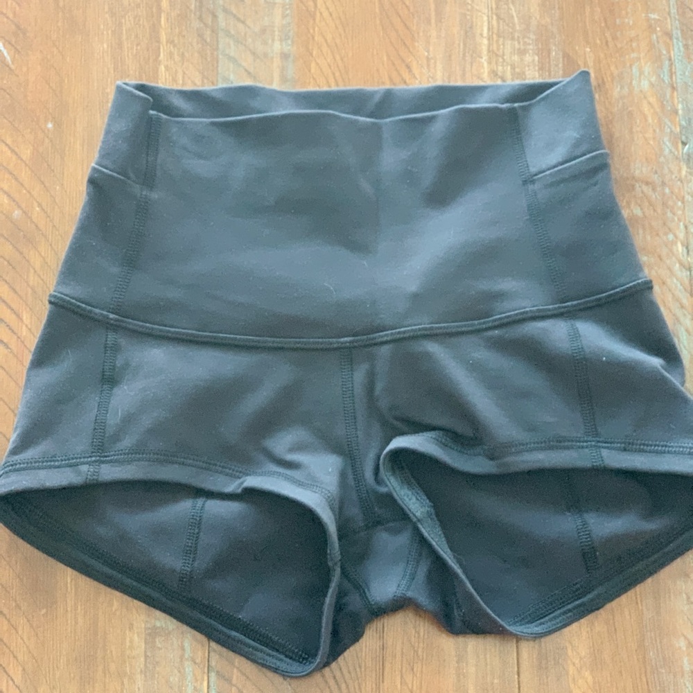 Lululemon In Movement Short black sz 4